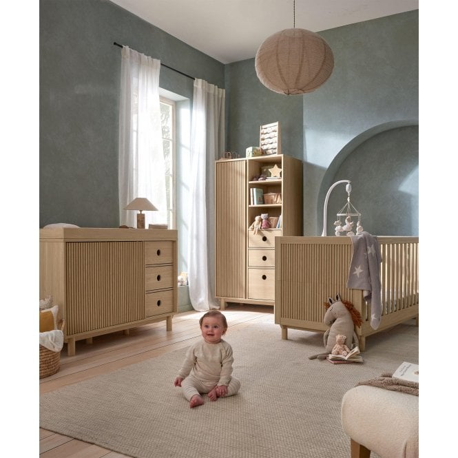 Mamas & Papas Oska Wide Range + Free Airflow Fibre Deluxe Mattress - Oak 